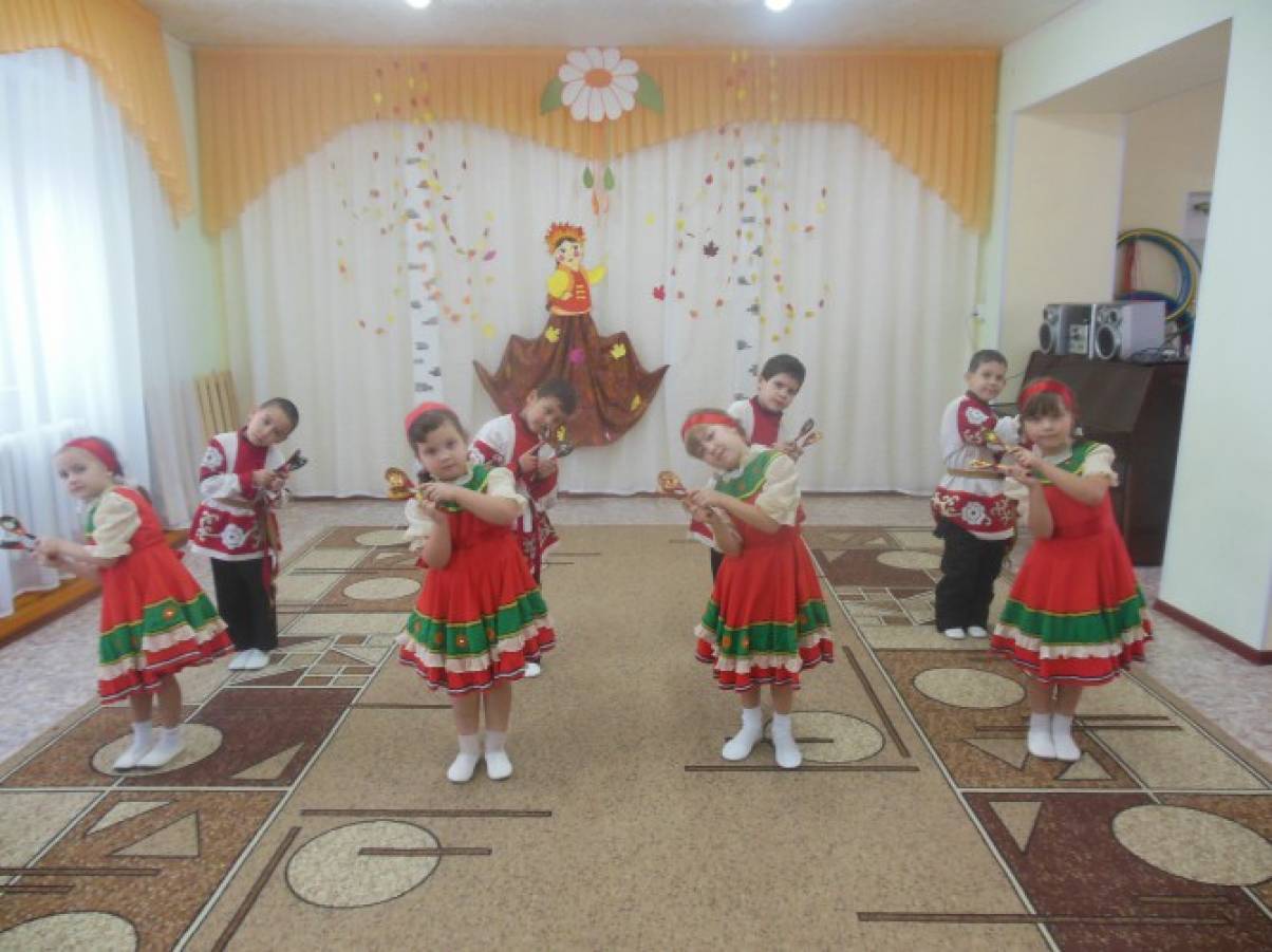 Танец для ясельной группы. Народные танцы в детском саду. Русский народный танец в ДОУ. Дети танцуют в детском саду. Танцы для детей в детском саду.
