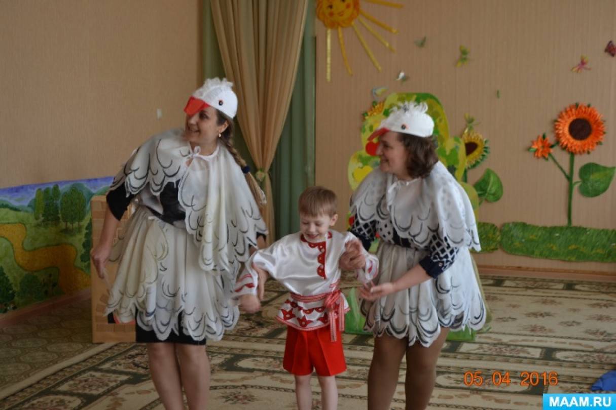 Смотреть фотографию №2 Фото №2 По мере взросления малыш разглядывая с родителями иллюстрации к сказкам слушая добрые тексты на ночь начинает брать на себя роль любимого героя