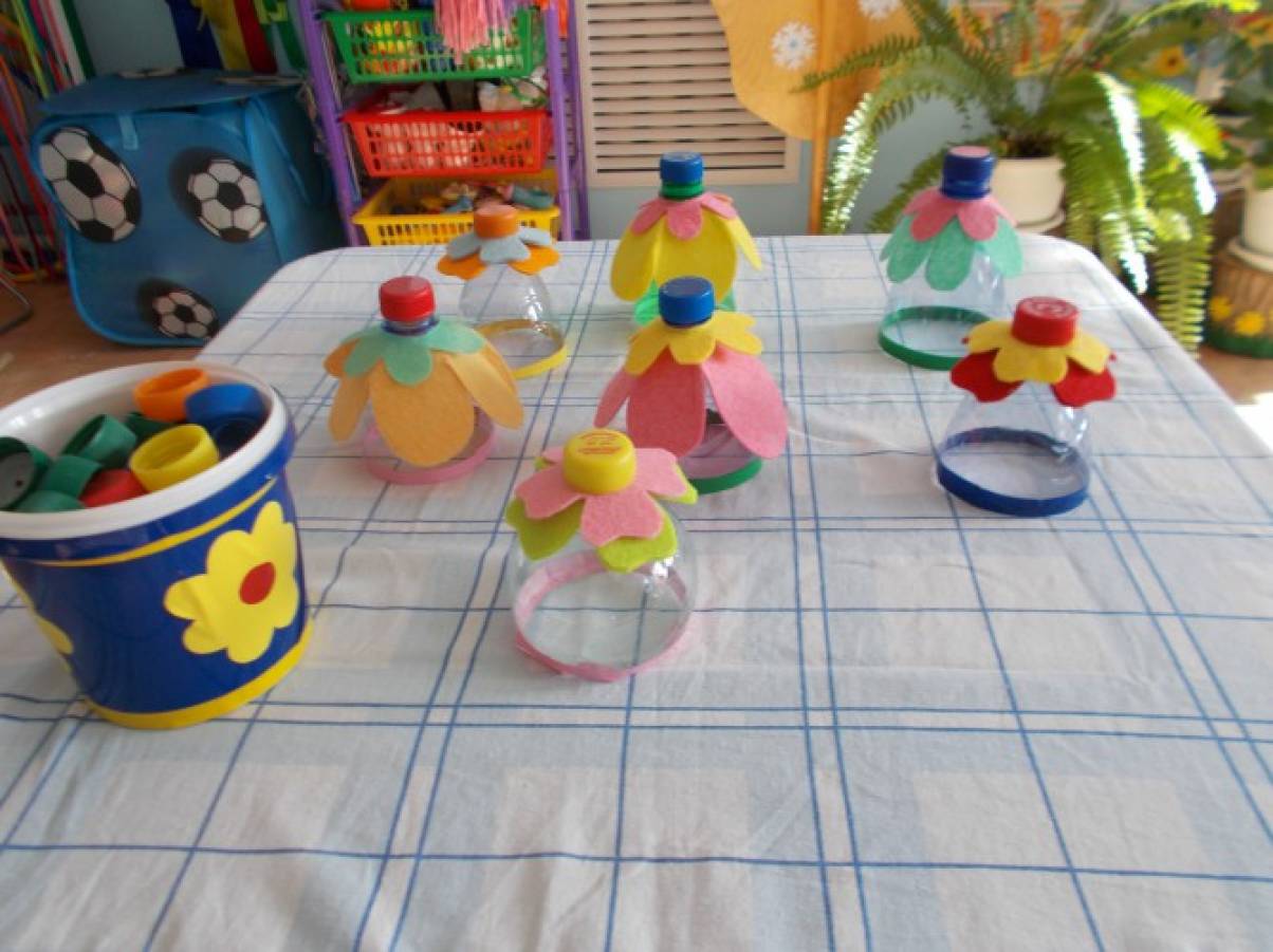 Сенсорное развитие первая младшая. Игрушки для ясельной группы. Сенсорика для детей. Игрушки для раннего возраста в детском саду. Игрушки по сенсорике для детей.