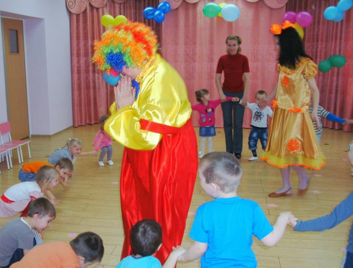 Сценарий день смеха в детском саду подготовительная. День смеха в детском саду. Праздник день смеха в детском саду. 1 Апреля праздник в детском саду. День смеха развлечение в ДОУ.