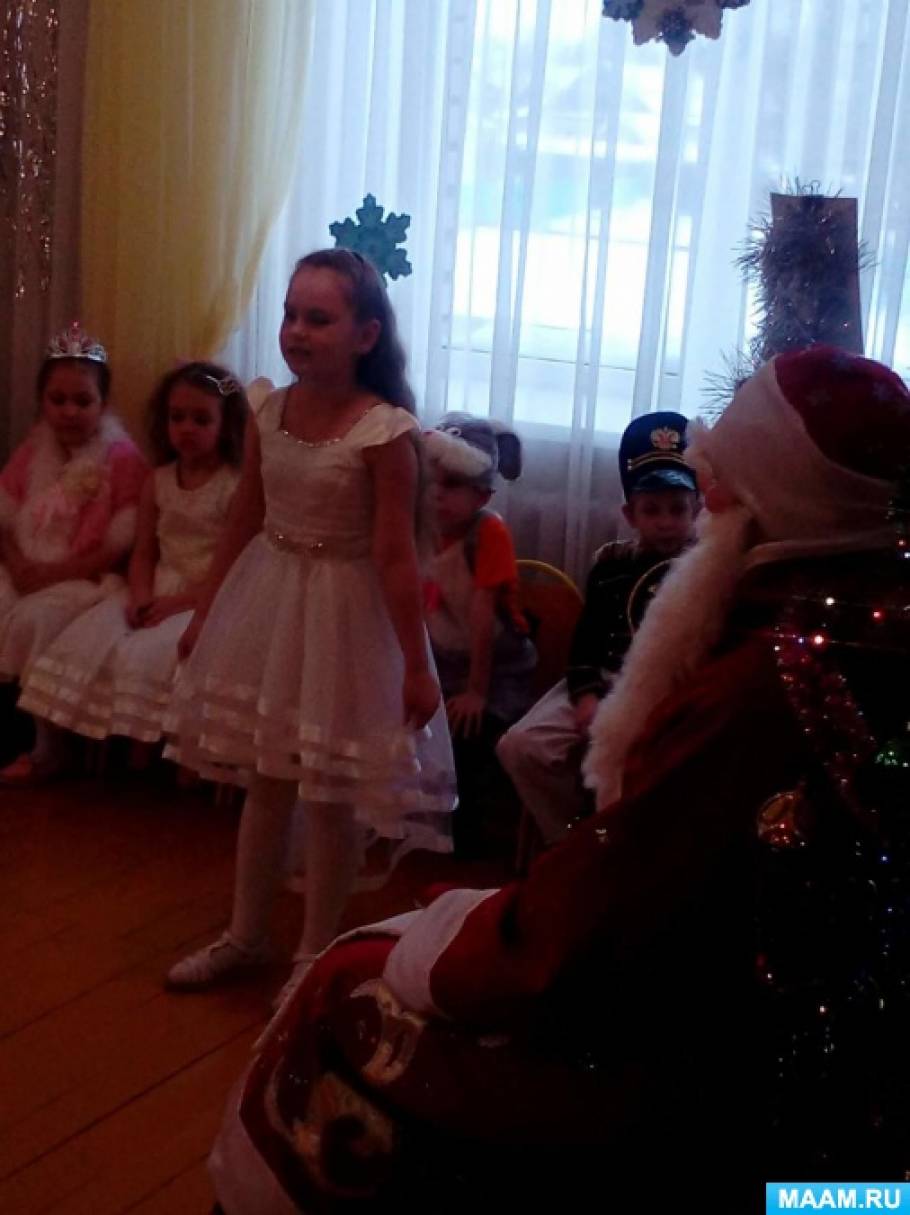 Смотреть фотографию №2 Фото №2 Под музыку дети входят в зал садятся на стульчики
