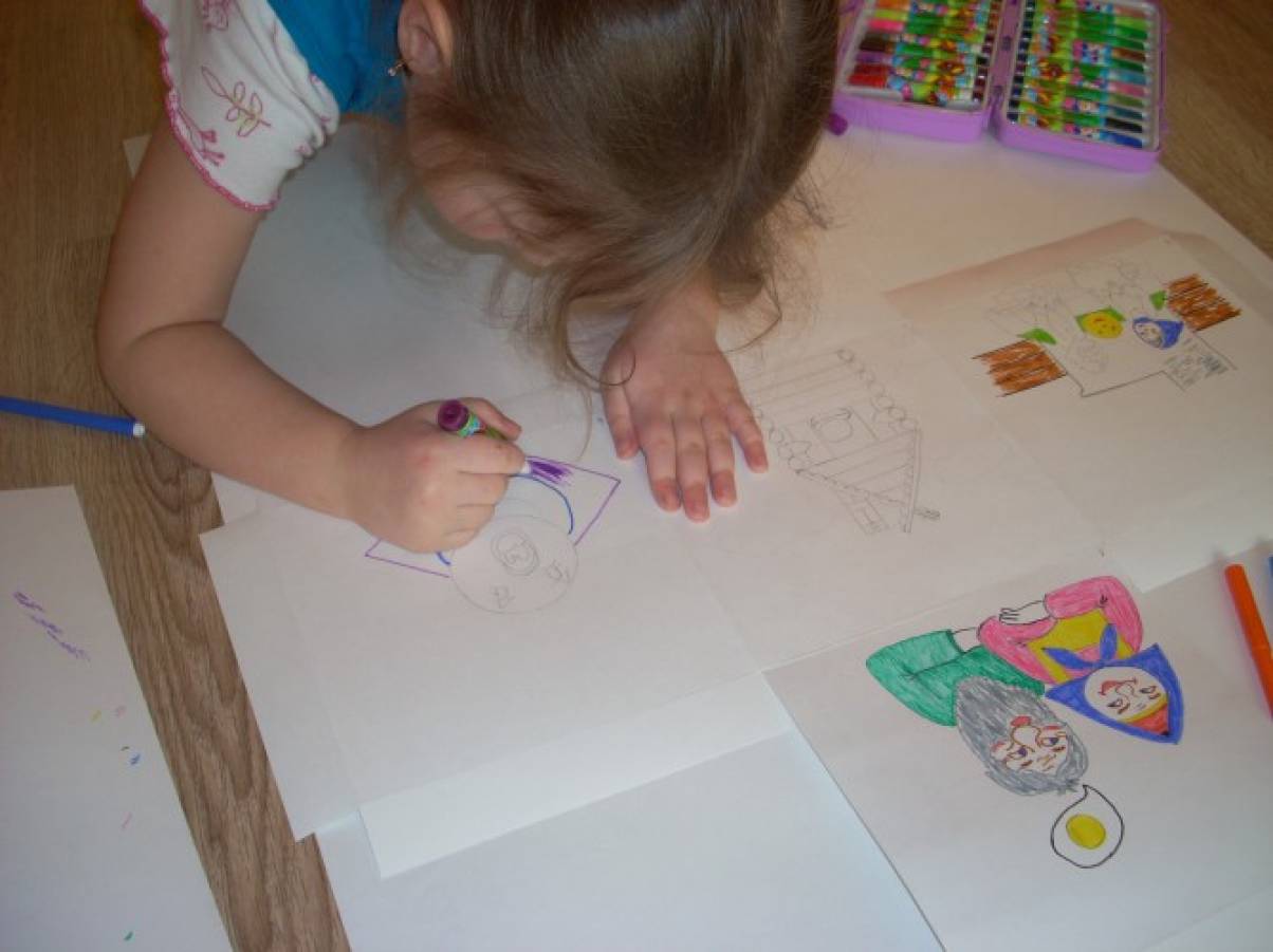 Кубики стоят на столе рисование 2 младшая группа. Рисование разноцветные платочки сушатся во второй младшей группе. Разноцветные платочки сушатся рисование 2 младшая группа. Разноцветные платочки сушатся рисование 2 младшая.