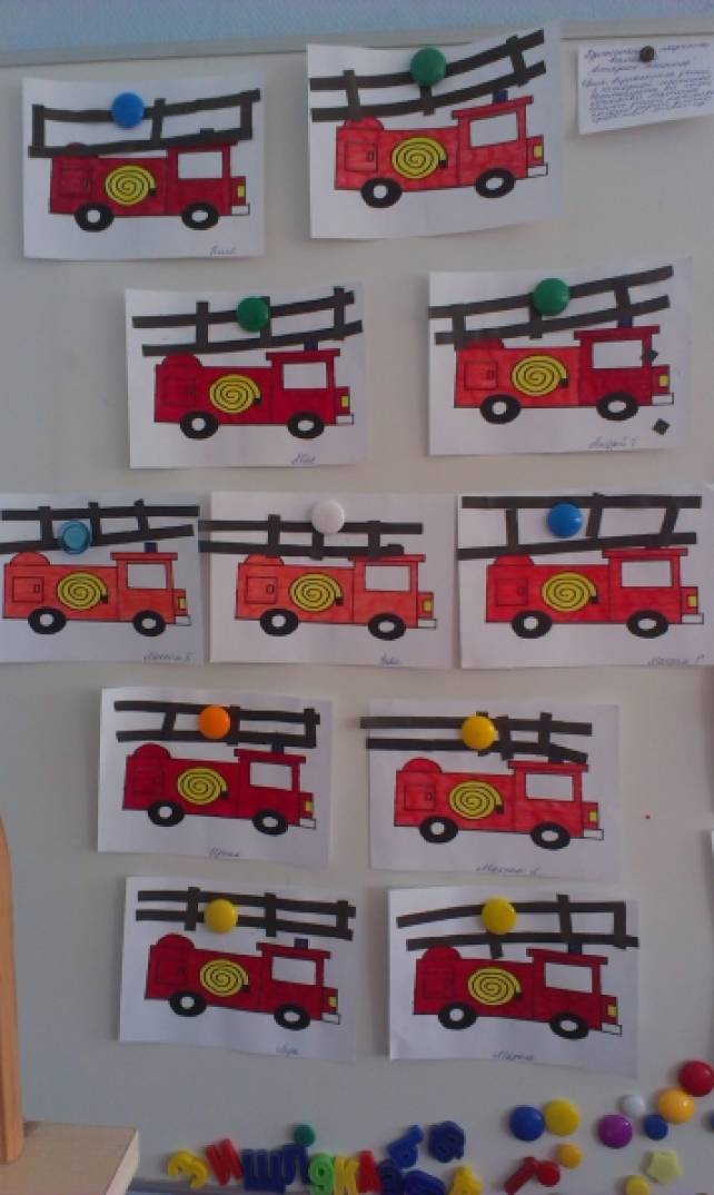 Пожарная машина младшая группа. Рисование пожарная машина в средней группе. Аппликация пожарная машина в младшей. Аппликация "транспорт". Рисование пожарная машина в старшей группе.