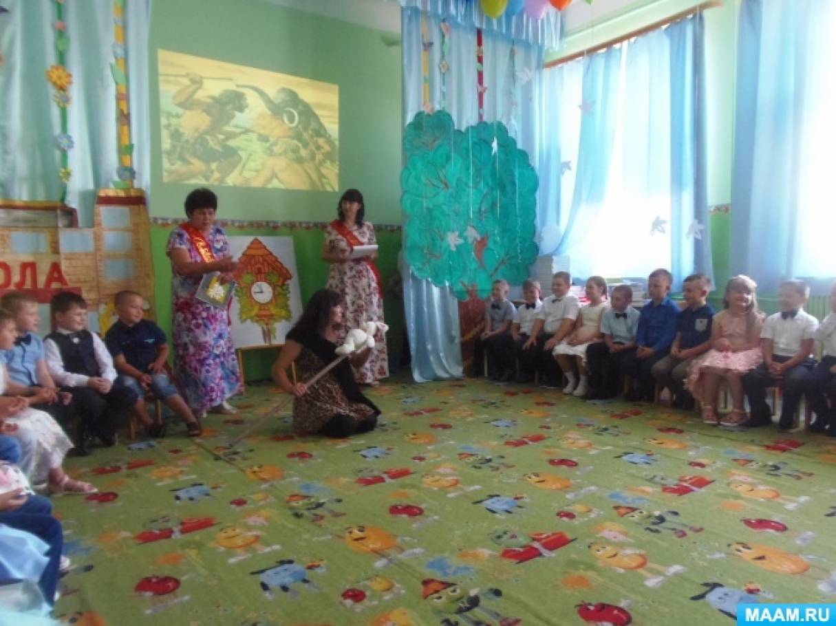 Смотреть фотографию №2 Фото №2 В зал входят воспитатели
