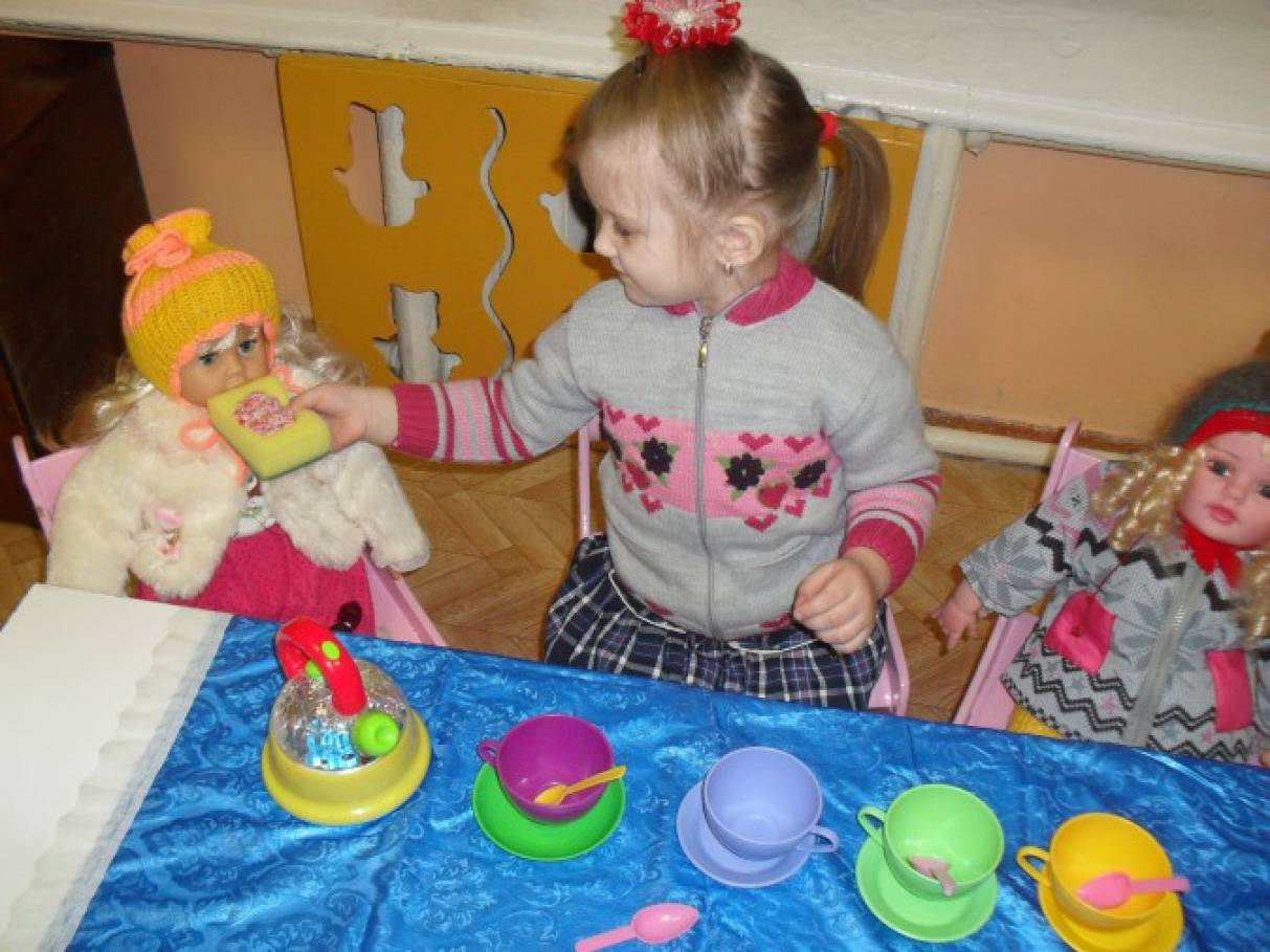 День кукол в детском саду. Игрушки для ясельной группы. Дидактическая кукла для раннего возраста. Сюжетные игрушки для детей раннего возраста. Сюжетно Ролевая игра с куклой в младшей.