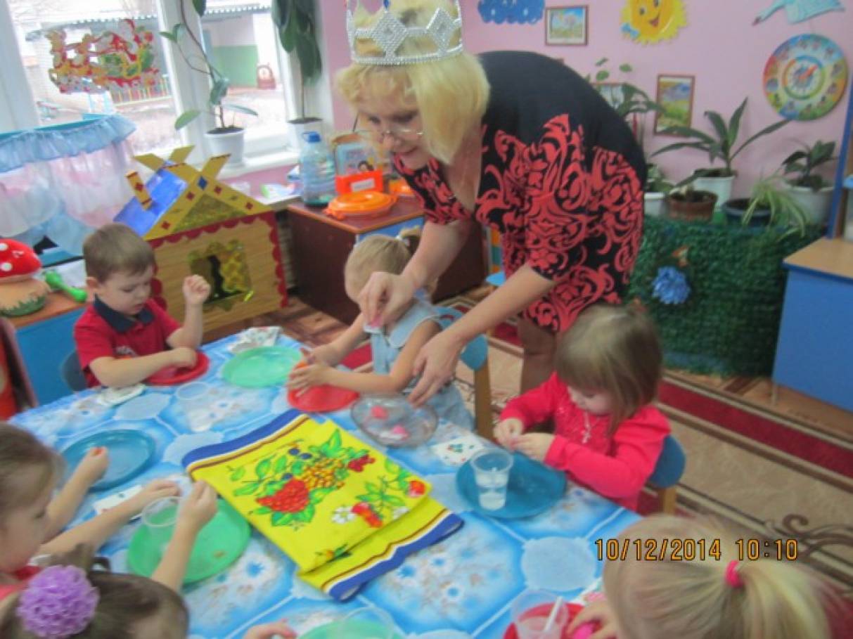 Занятие с водой в младшей группе. Лепка во второй младшей группе волшебница вода. Лепка в младшей группе на тему волшебница вода. Лепка волшебница вода. Волшебница вода младшая группа занятие.