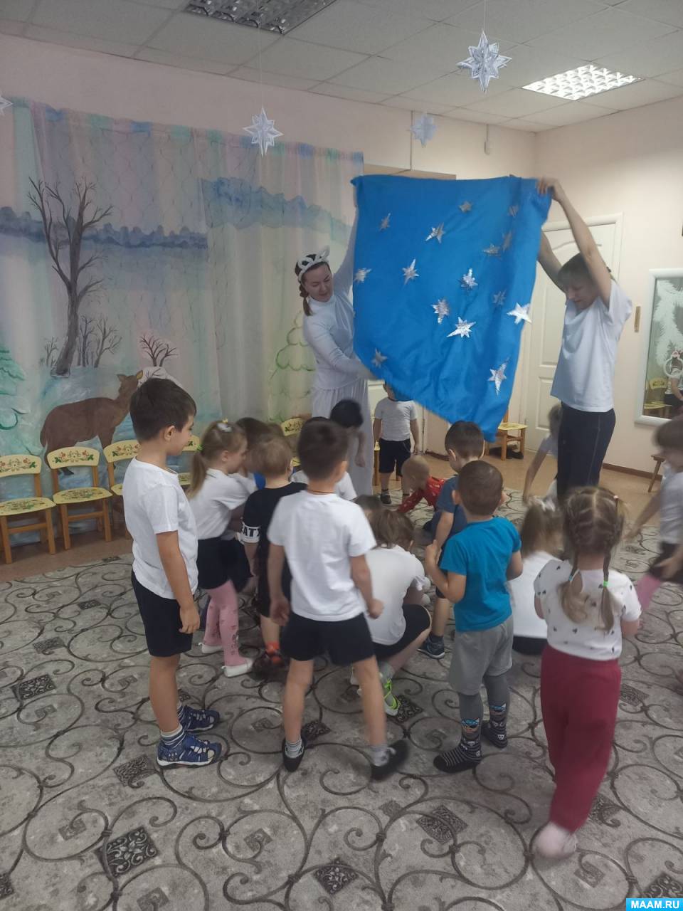 зимний спортивный праздник на улице в детском саду. забавы для детей на улице зимой. зимние развлечения на улице. дети на масленице в саду. зимний праздник в детском саду.