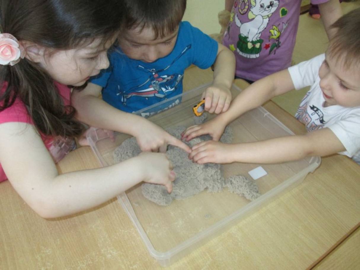 Игры с кинетическим песком для развития ребенка thumbnail
