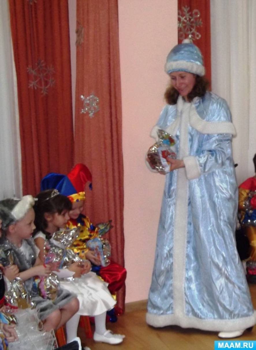Сценарий новогоднего праздника для детей младшей группы «Вещи Дедушки Мороза»