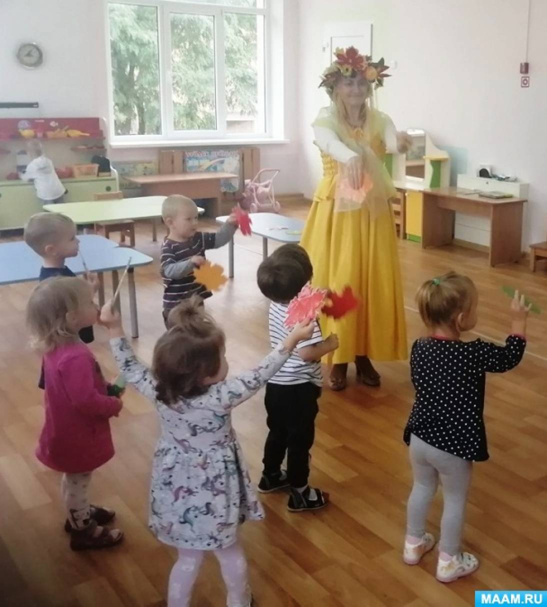 Утренник осень в младшей группе детском. Утренник в садике младшая группа осень. утренник в 1 младшей группе осень. утренник в первой младшей группе на тему осень. корзина осенняя на утренник в детский сад.