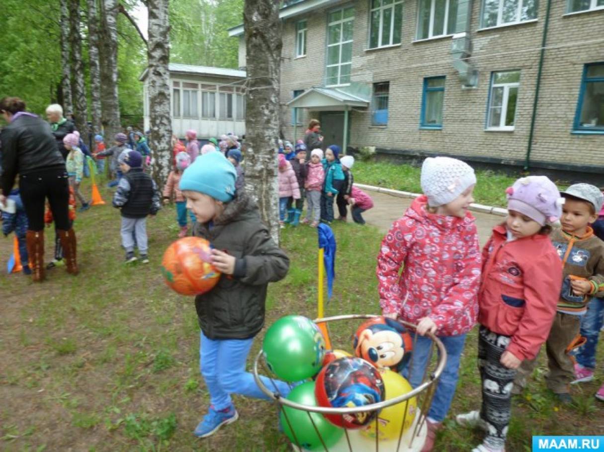 Смотреть фотографию №1 Фото №1 Дети всех групп строятся перед