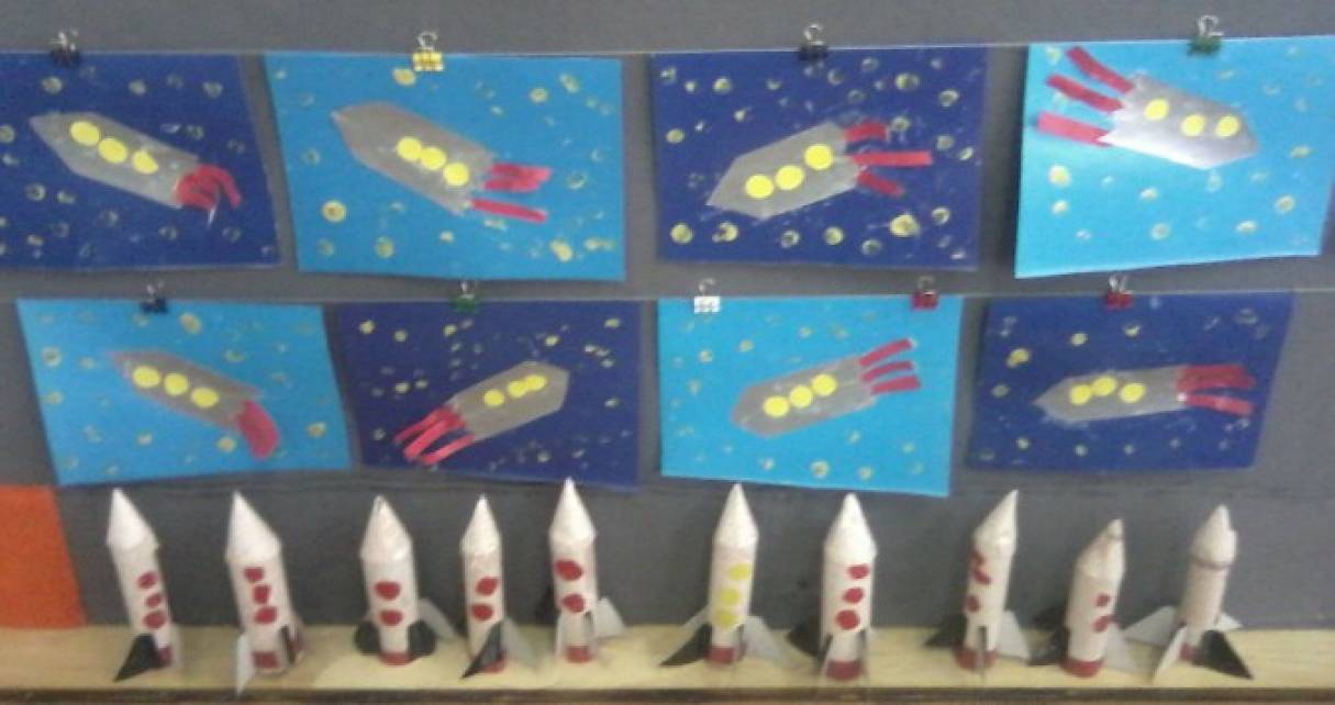Космос 1 младшая. Аппликация «ракеты и кометы» (и.а. Лыкова стр.128). Аппликация ко Дню космонавтики 2 младшая группа. Лепка космос в детском саду в подготовительной. Поделка космос средняя группа.