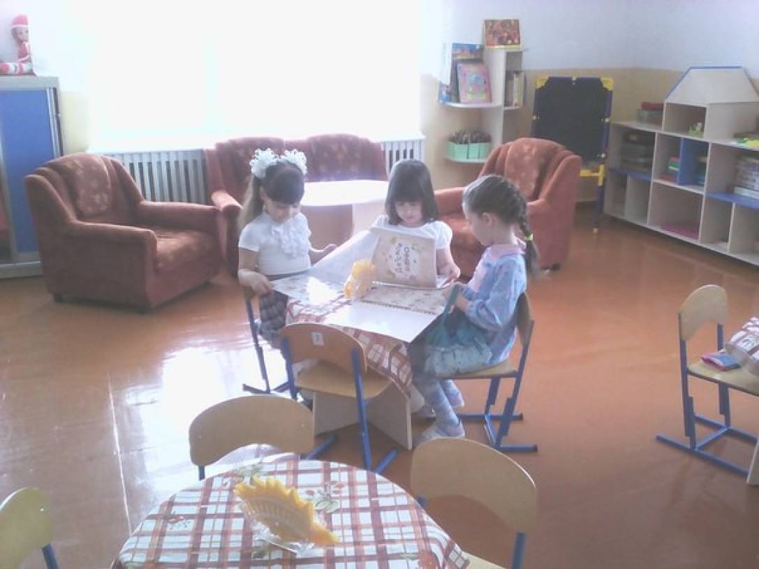 Смотреть фотографию №2 Фото №2 Задачи Образовательные Учить усложнять игру путем расширения состава ролей согласования и прогнозирования ролевых действий и поведения в соответствии с