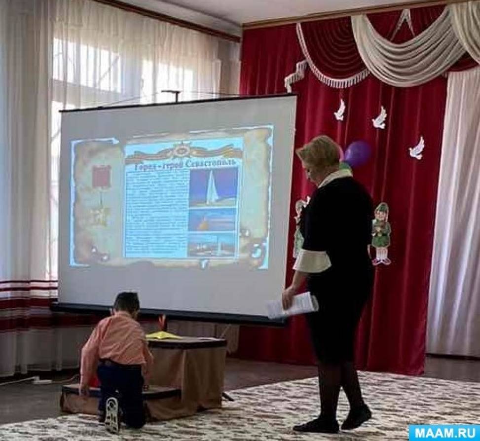 Смотреть фотографию №3 Фото №3 Дети попадая в город герой возлагали цветы к вечному огню затем выполняли задания полученные в каждом из городов военной славы
