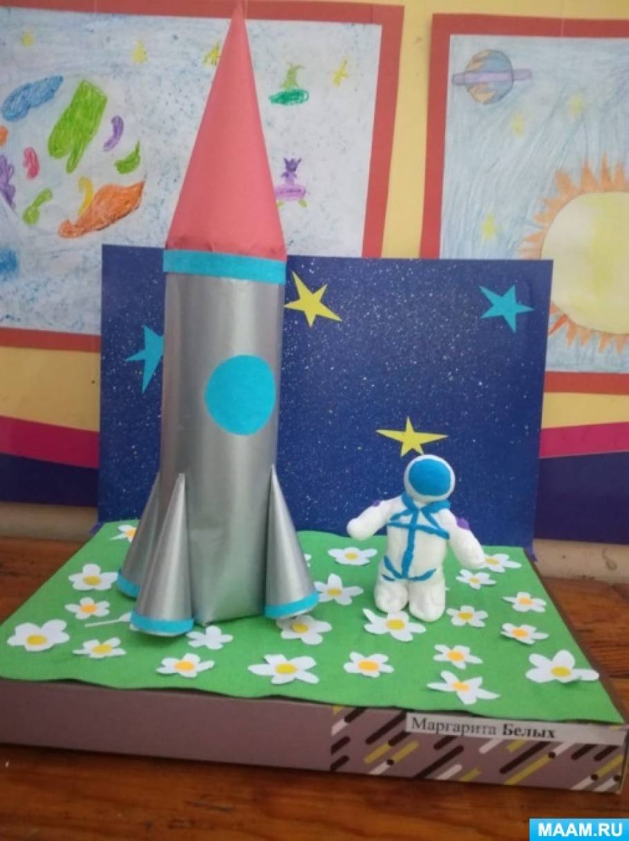 Оригами ко дню космонавтики в детском саду. Поделка ко Дню космонавтики. Поделка в садик ко Дню космонавтики. Поделка ракета ко Дню космонавтики.