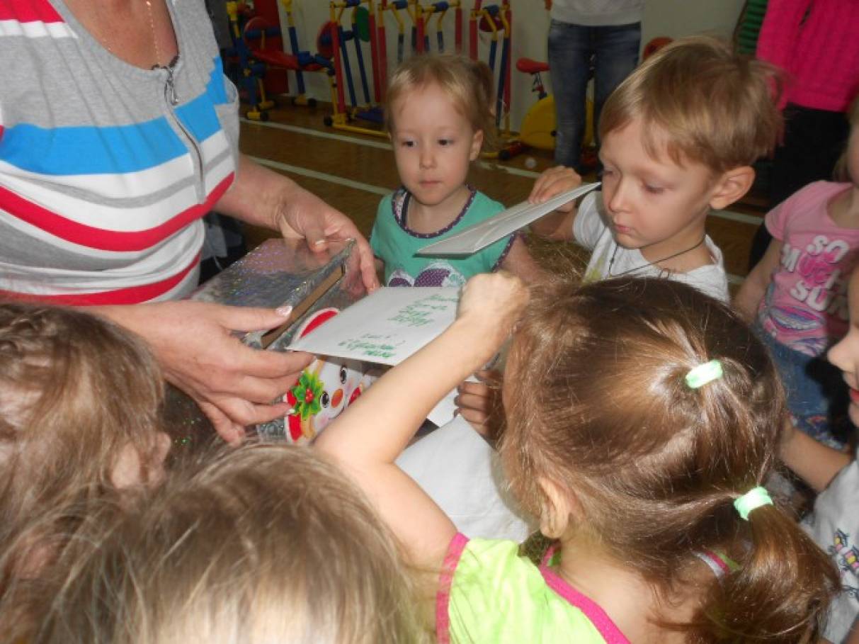 Циклограмма воспитателя младшей группы по фгос. Совместная деятельность воспитателя с детьми младшей группы. 2 младшая группа в детском саду. Совместная деятельность воспитателя с детьми младшей группы. Циклограмма воспитателя и младшего воспитателя доу.