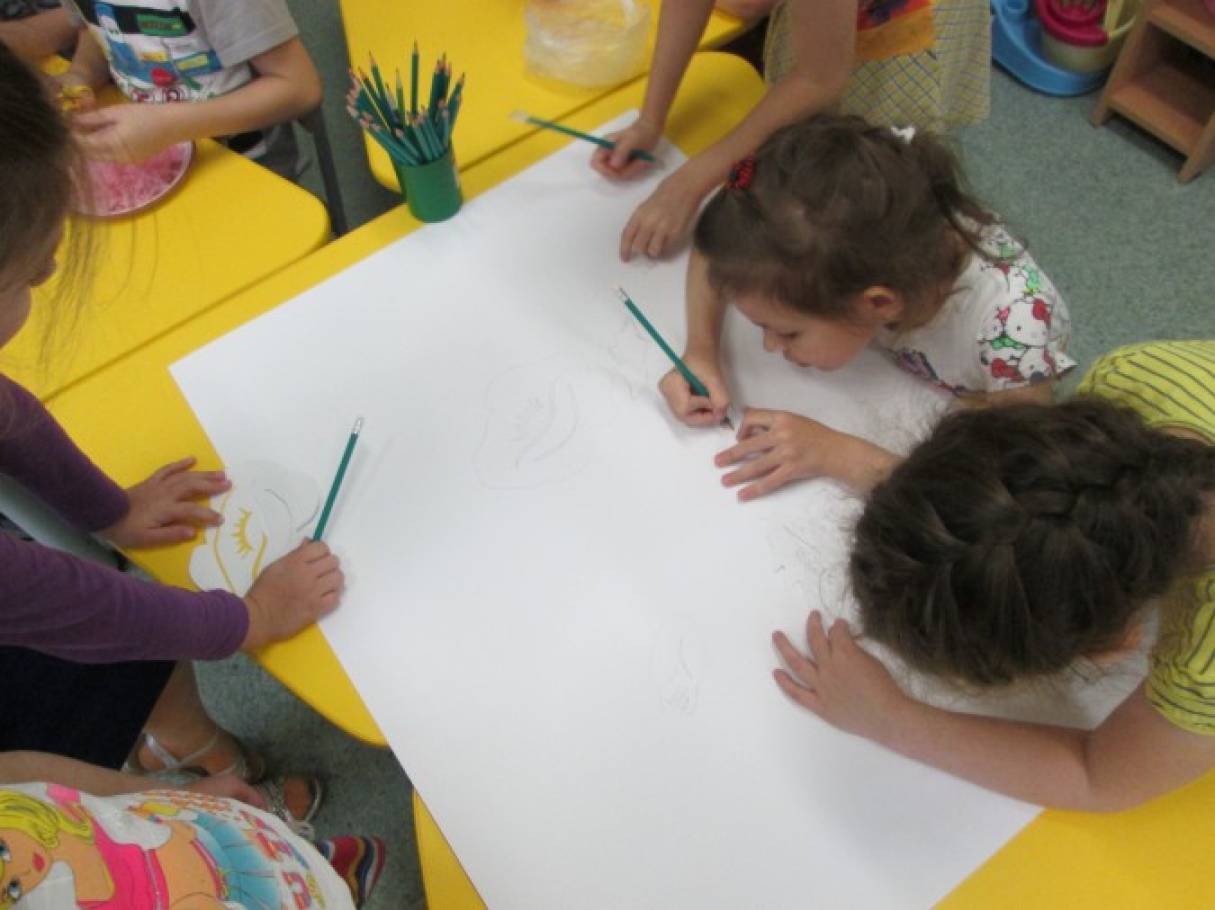 Художественное творчество детей. Труд в детском саду. Коллективный ручной труд. Художественное конструирование в детском саду. Трудовая деятельность детей.