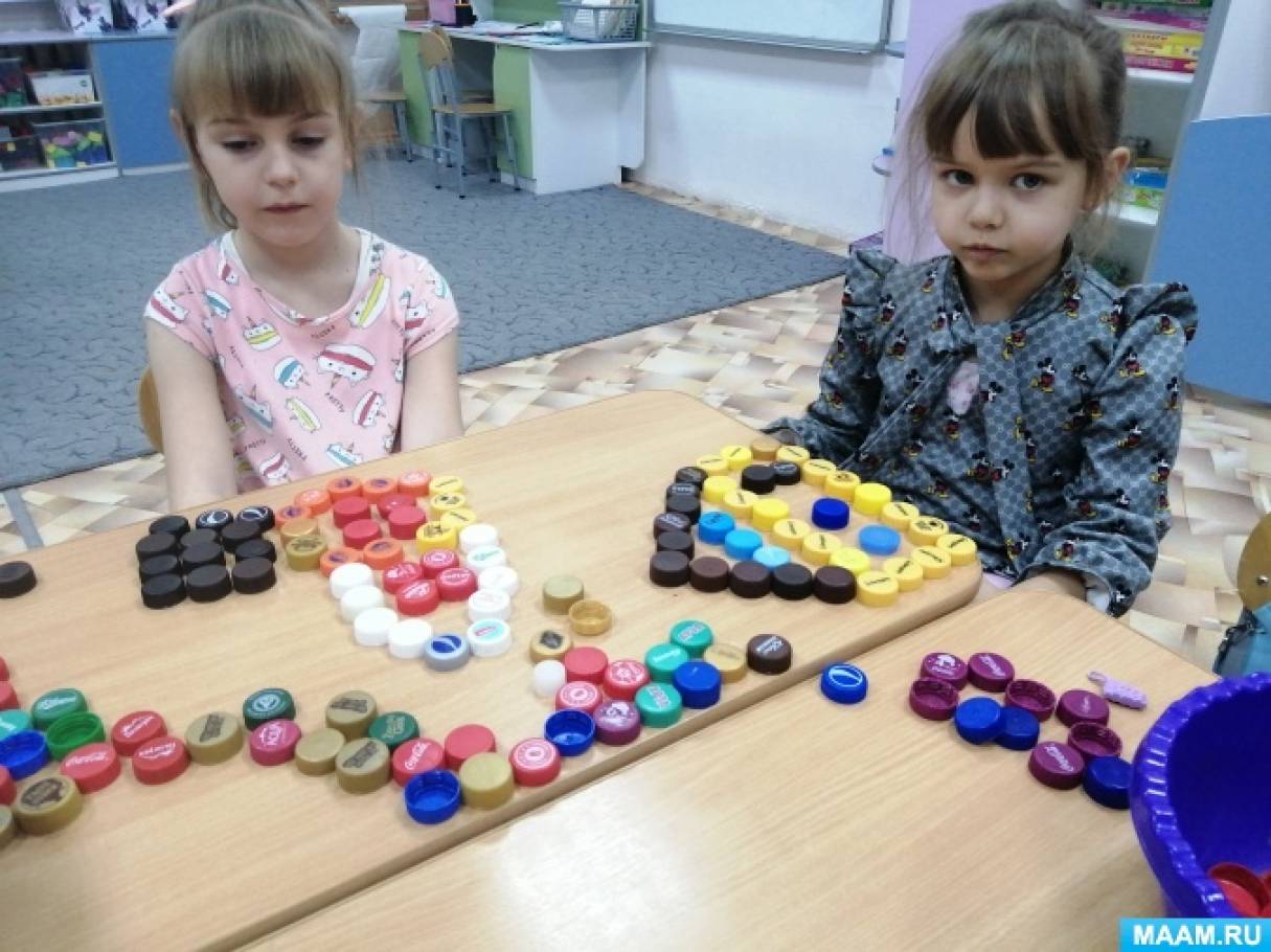 Смотреть фотографию №2 Фото №2 Самостоятельно и совместно с родителями собрали цветные пробки