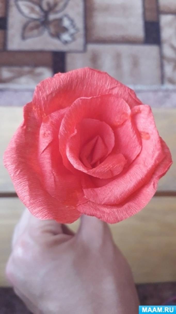 Мастерим розу из гофрированной бумаги. Часть 1