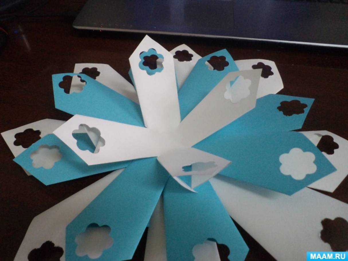 конструирование снежинка. тико конструирование снежинка. конструирование тема снежинка. конструирование снежинка старшая группа. снежинка из полосок бумаги.