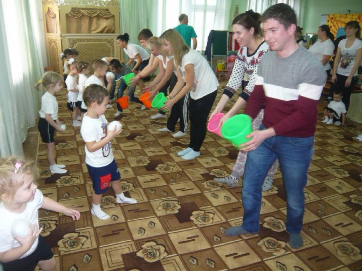 Игры с группой детей и родителей