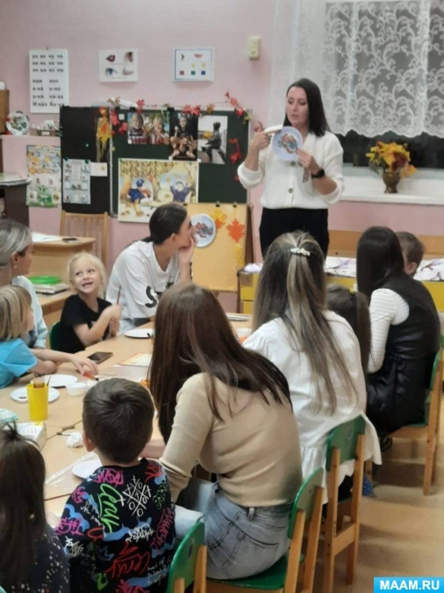 Мастер-класс для родителей и детей «Оформление одноразовой тарелки в технике декупаж»