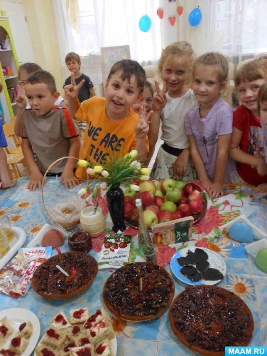 Малину в саду сценарий. detsad 470297 1566612899. Малину в саду сценарий фото. Малину в саду сценарий-detsad 470297 1566612899. картинка Малину в саду сценарий. картинка detsad 470297 1566612899. Отрывок «Божья коровка» из сборника сказок «Детство в малине» Разыгрался звонкий дождик и пошел друзей искать. "Кто тут спрятался под листик? Я не дам тебе скучать! Выходи, кто самый смелый! Поиграю я с тобой. Я ведь не надолго вышел. Скоро позовут домой." Вышла божья коровка. "Вот и я. Давай дружить!" Дождик радостно хохочет: "Я могу тебя.