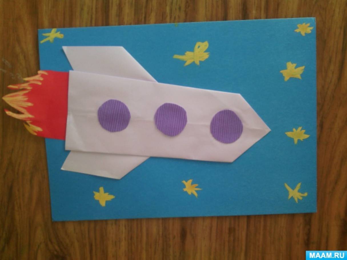 Оригами ко дню космонавтики в детском саду. Аппликация ко Дню космонавтики. Ракета поделка. Аппликация на тему космос. Конструирование из бумаги ко Дню космонавтики.