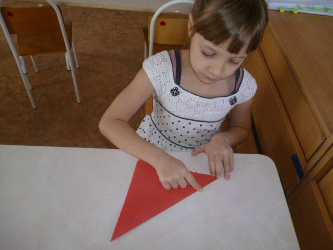 Ручной труд. Работа с цветной бумагой и картоном. Мастер