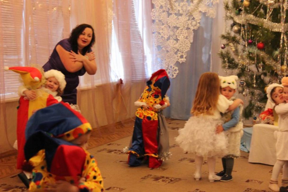 Сценарий новогоднего утренника для младшей группы Фото Сценарий новогоднего утренника для младшей группы