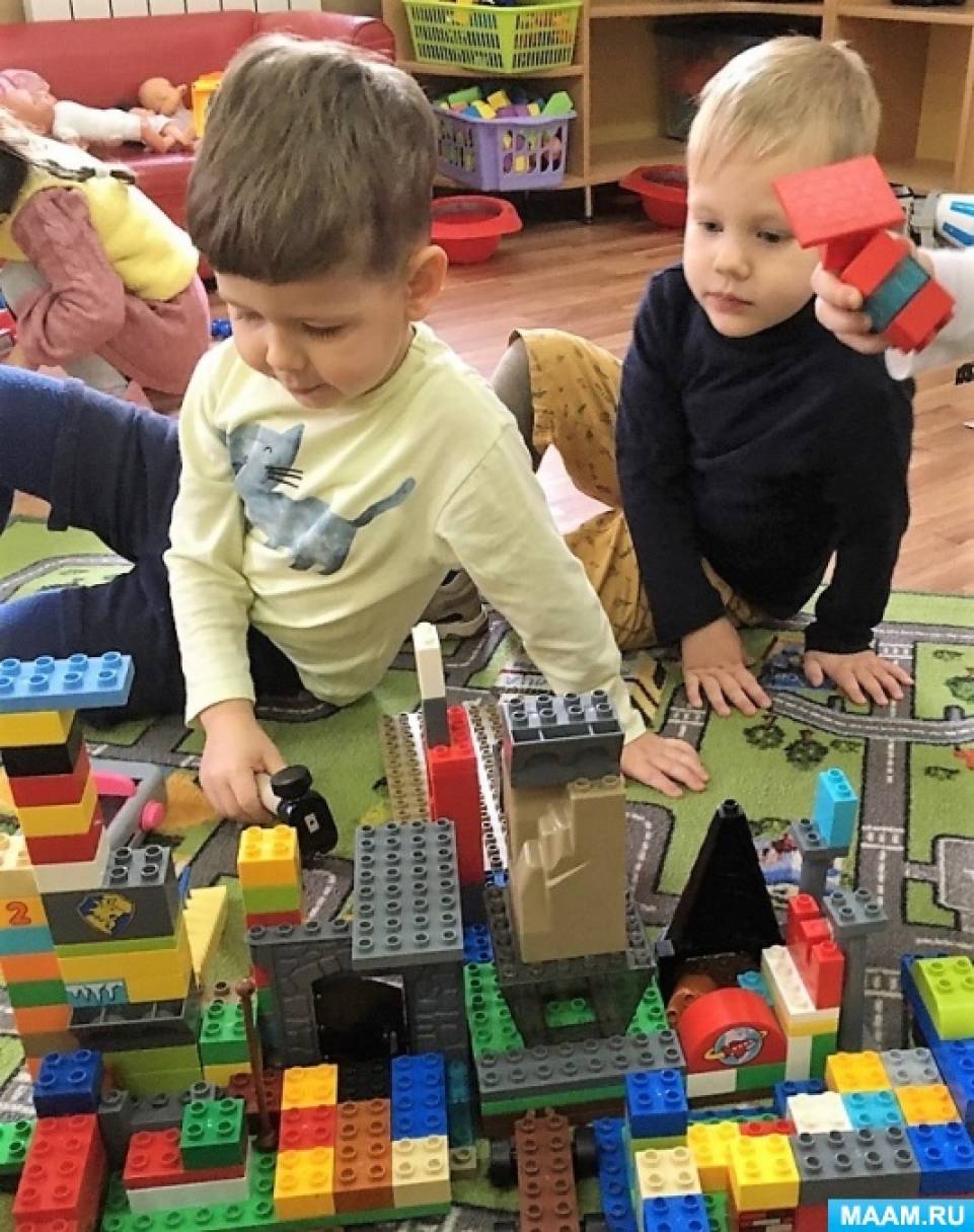 Фотоотчет «Как мы играем с конструктором «LEGO Duplo» в младшей группе» Фото Фотоотчет «Как мы играем с конструктором «LEGO Duplo» в младшей группе»