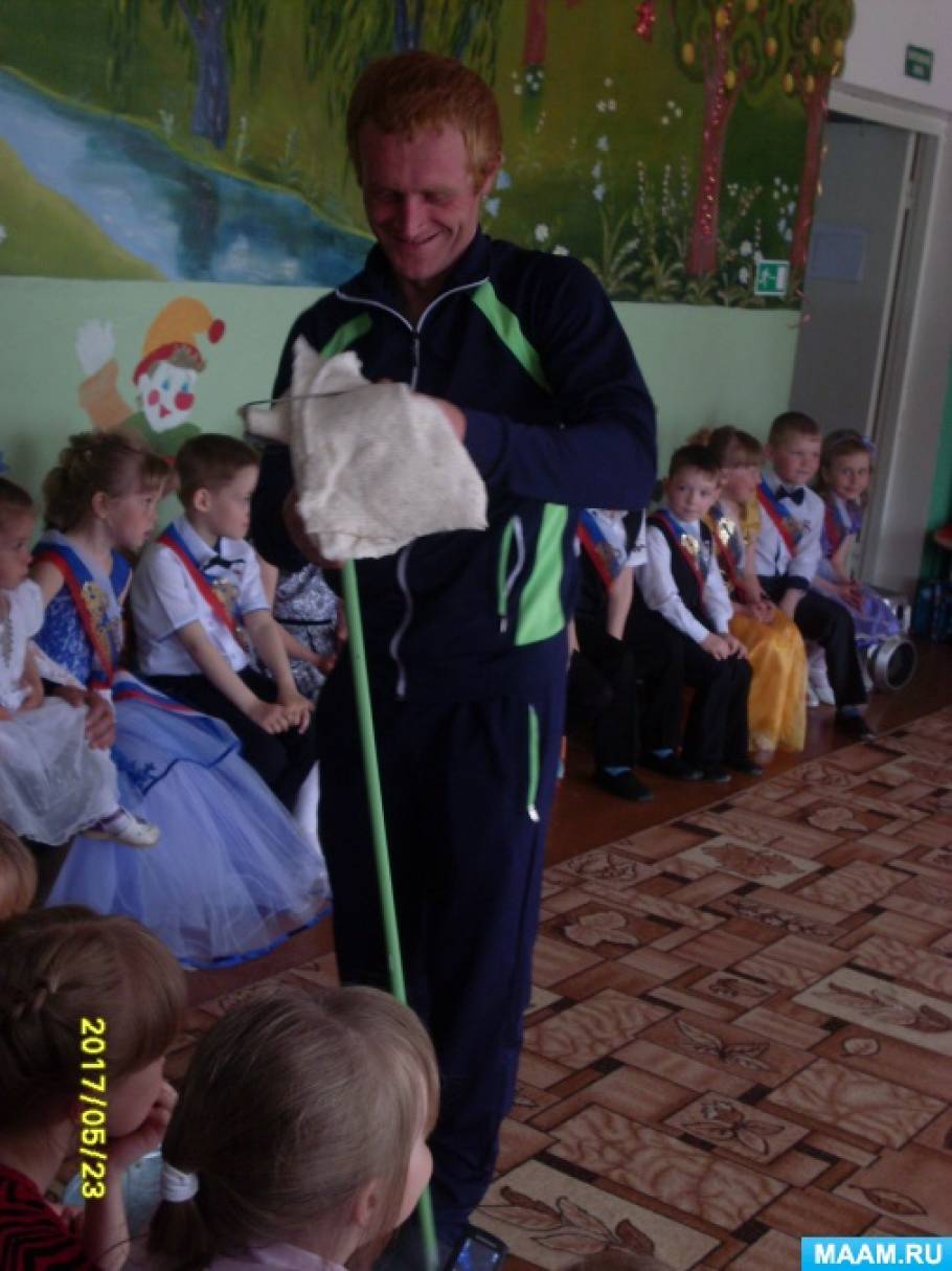 Фото №1 Праздник этот грустный и весёлый После сада мы уходим в школу