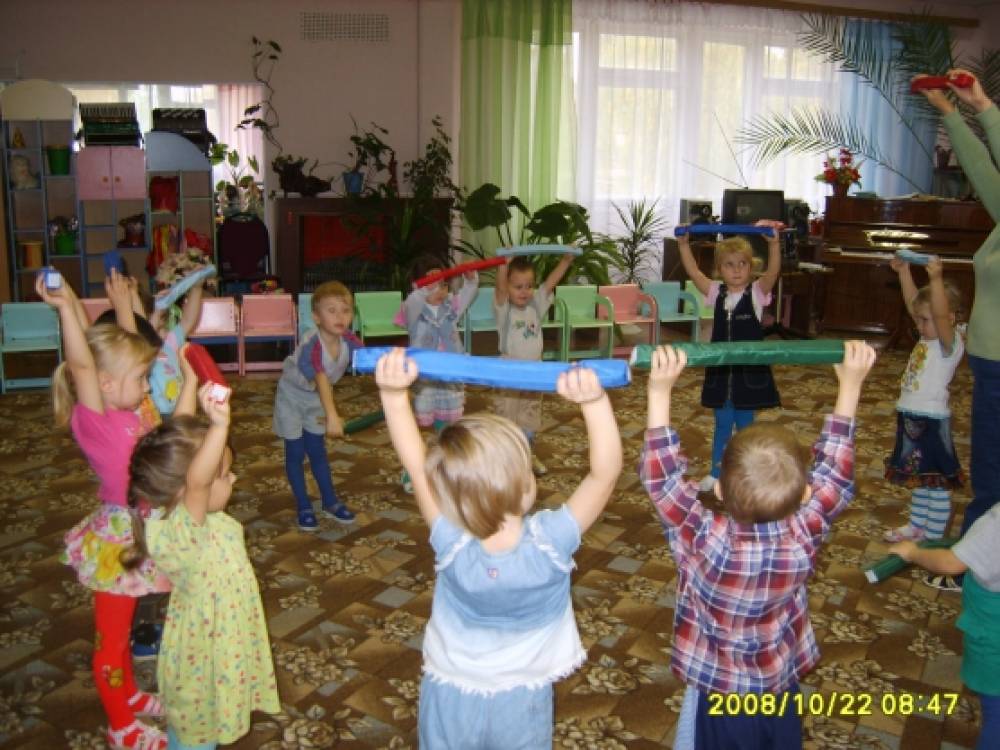 «Цветные палочки» нестандартное физкультурное оборудование. Фото «Цветные палочки» нестандартное физкультурное оборудование.