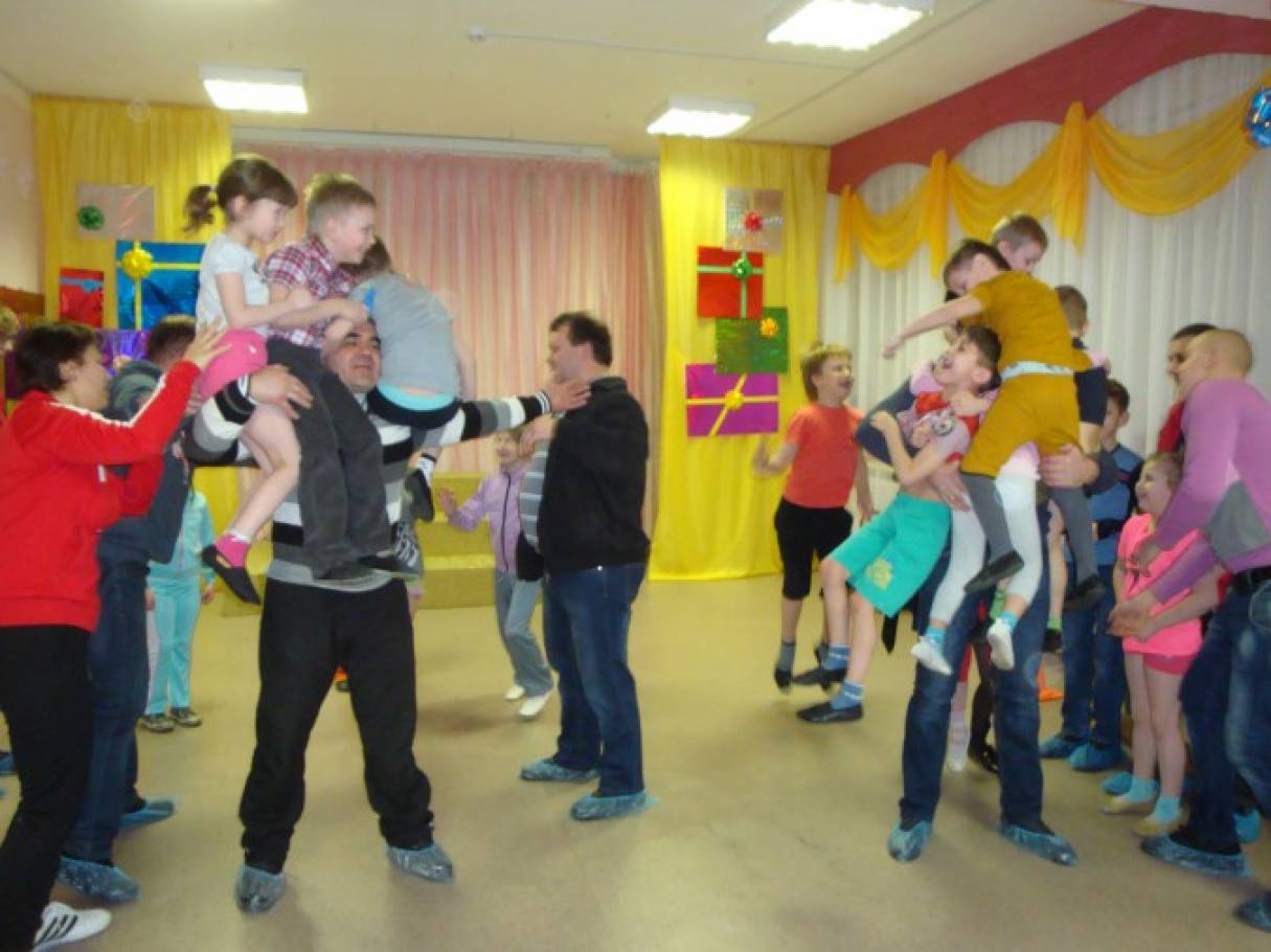 эстафеты с папами на 23 февраля. эстафеты с папами на 23 февраля в детском саду. эстафеты на 23 февраля в детском саду. спортивный праздник с папами. эстафеты для детей подготовительной группы в детском саду.