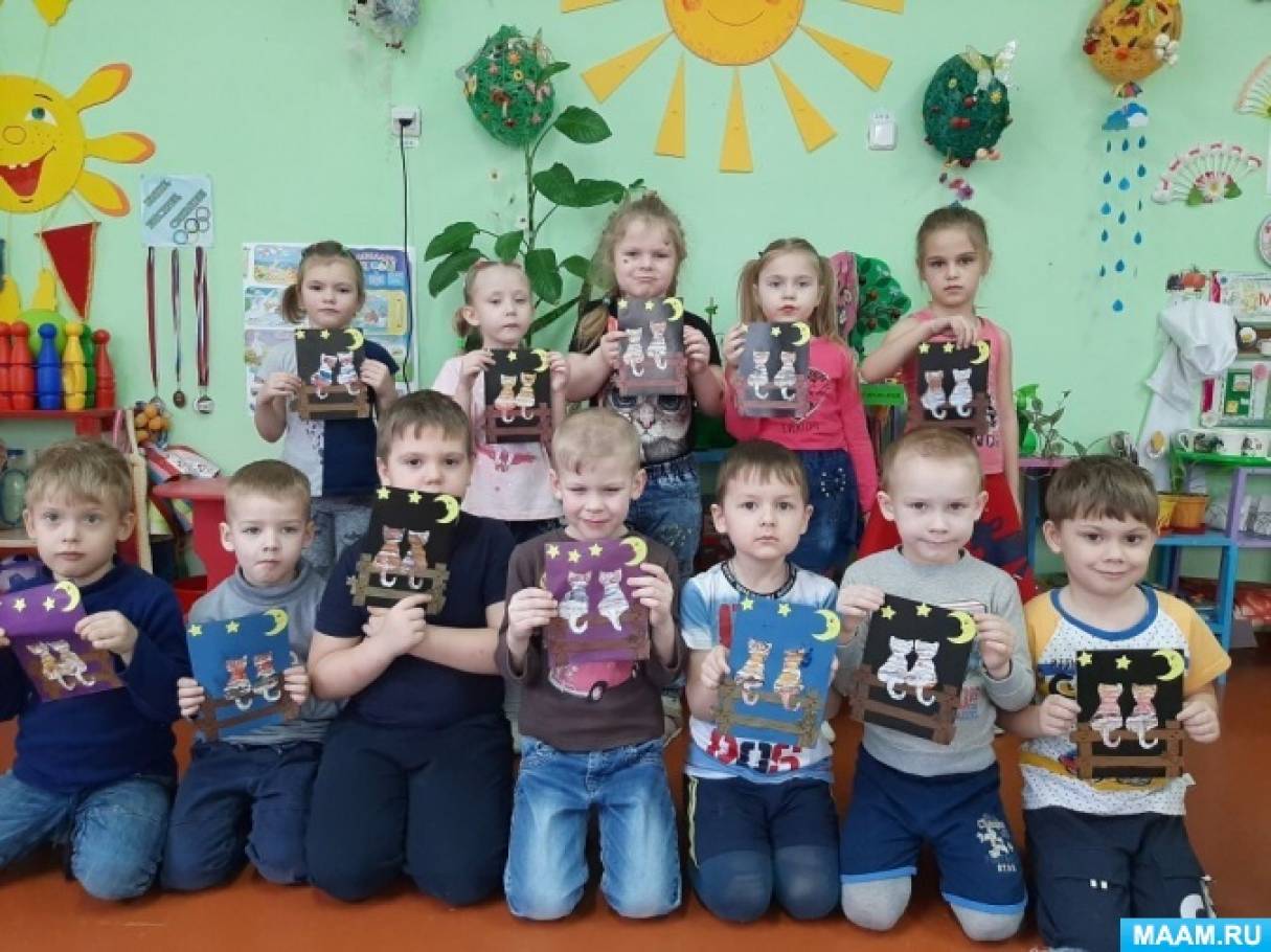 Раскраска корова на траве под облаками для детей и малышей распечатать