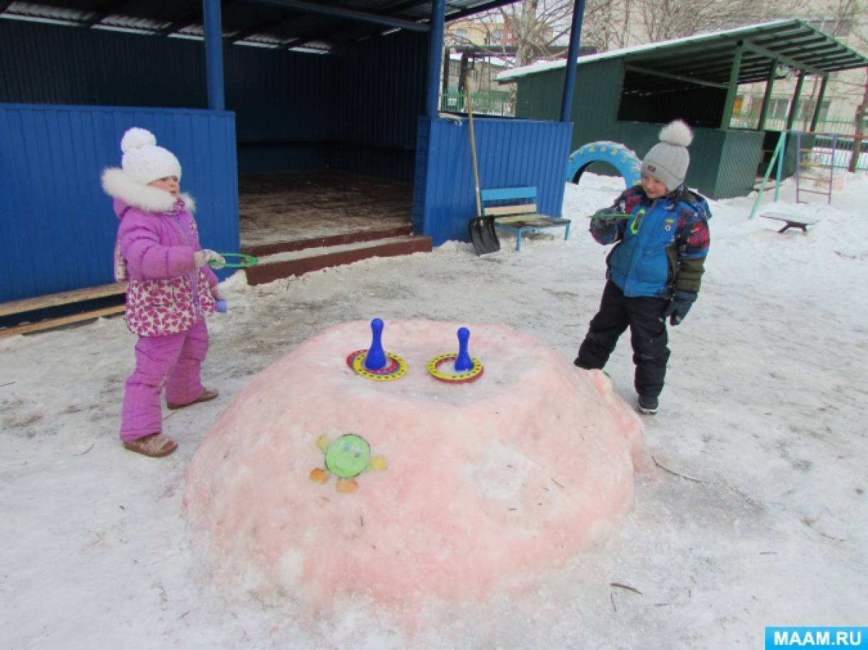 Детский сад снежок. Снежные постройки в детском саду на участке. Постройки из снега в детском саду. Постройки из снега в детском саду на участке. Постройки из снега для детей.