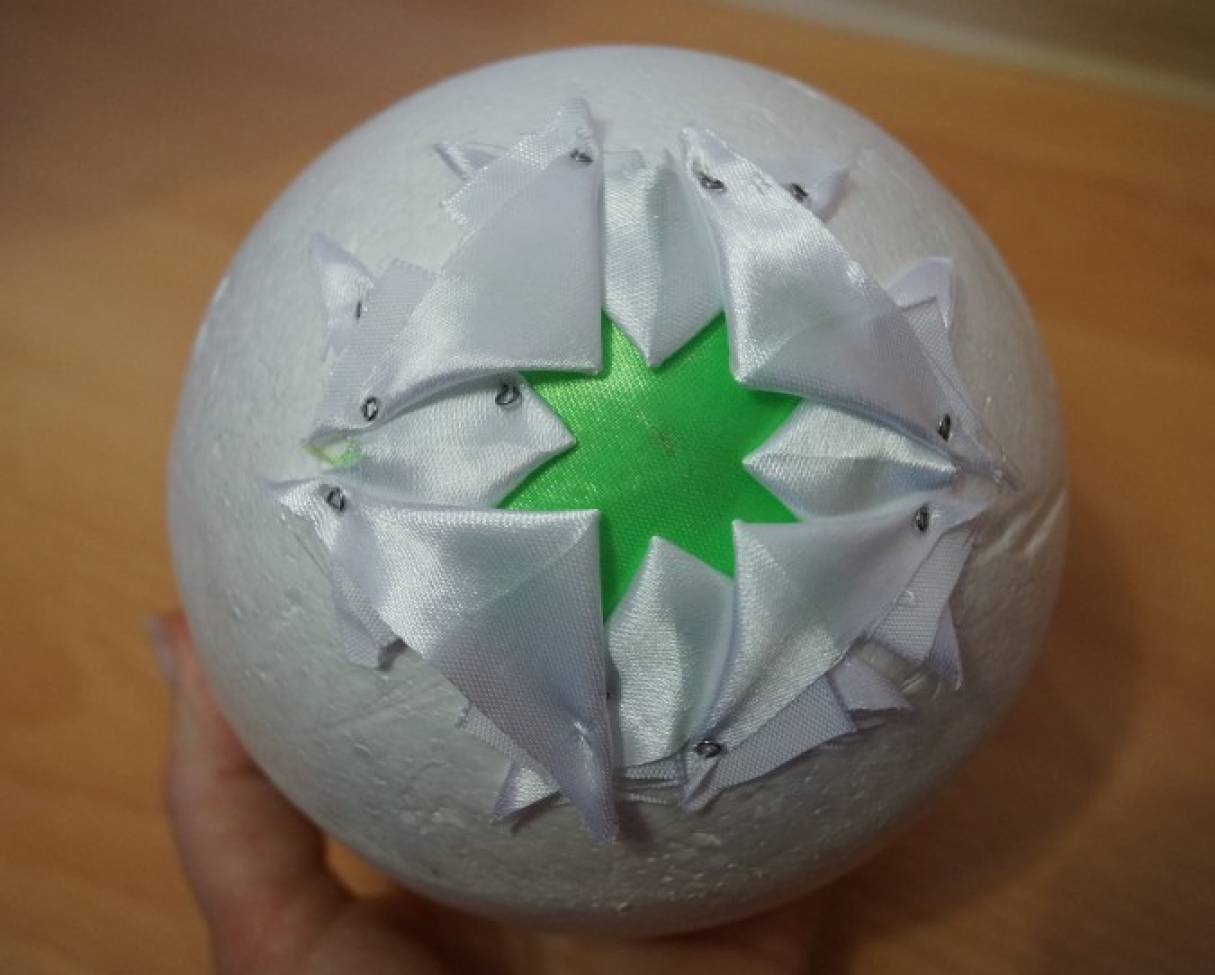 ШИШКА НоВоГоДнЯя ИЗ ЛЕНТ / DIY: Christmas Pine Cone with Ribbons ✿ NataliDoma
