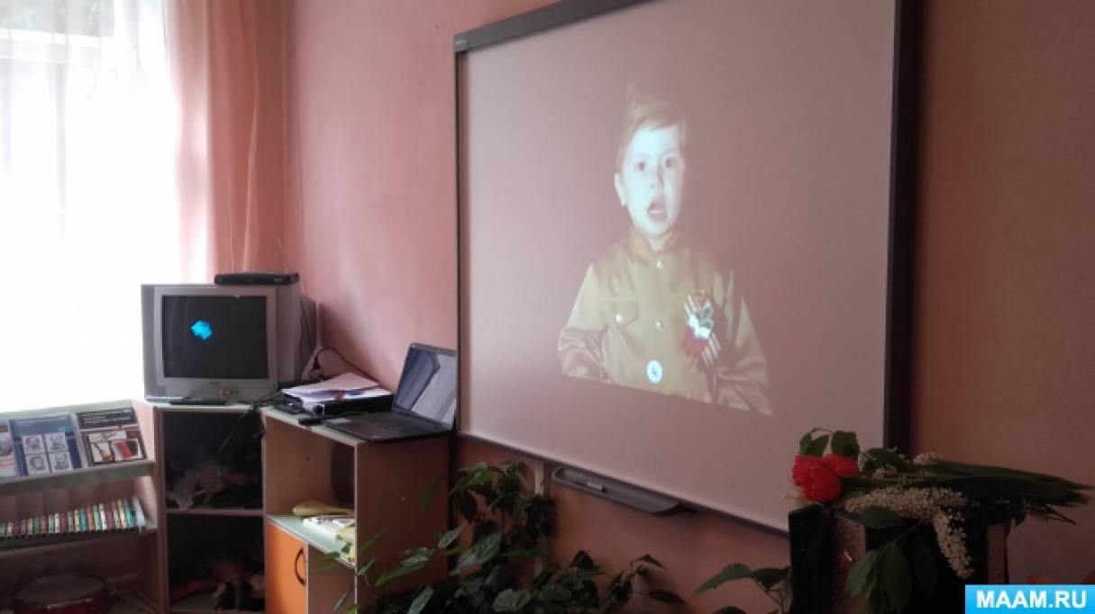 Сценарий торжественного мероприятия с возложением цветов на Братской могиле ко Дню Победы 9 мая — 2018 Фото Сценарий торжественного мероприятия с возложением цветов на Братской могиле ко Дню Победы 9 мая — 2018