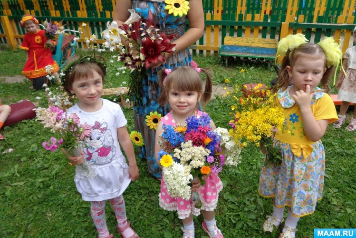 Мероприятие день цветов. Праздник цветов в детском саду. Праздник цветов в саду детском летом. Праздник цветов в ДОУ. Фестиваль цветов в детском саду.