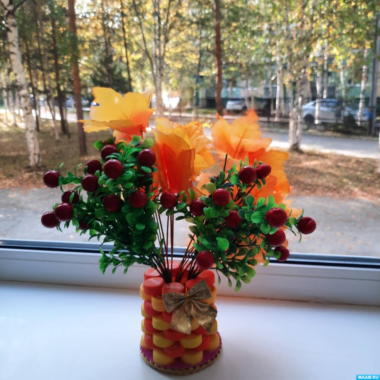 Мастер-класс «Осенняя ваза» из крышек от пластиковых бутылок