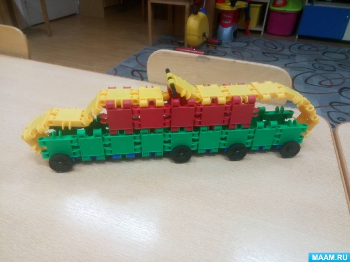 Постройки из большого конструктора в детском саду