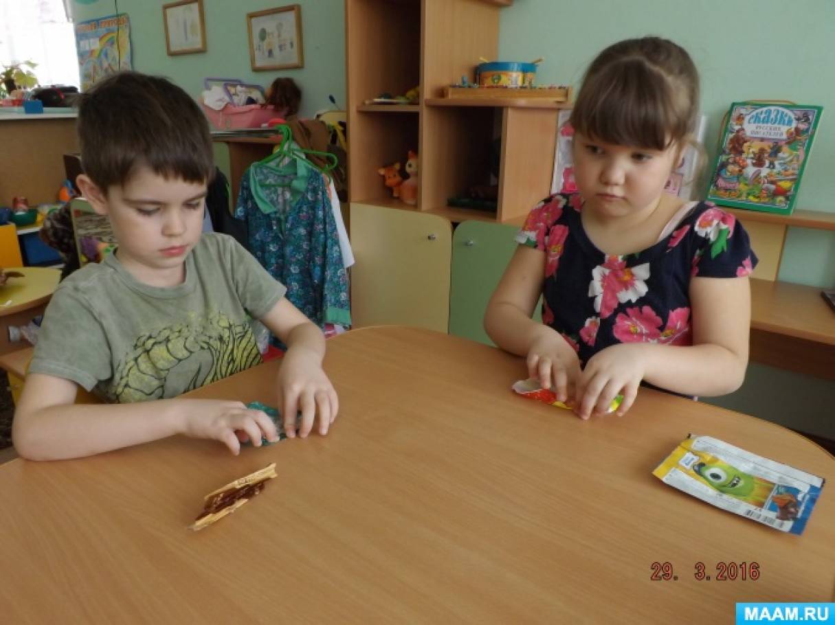Удивительные поделки из конфетных фантиков Фото Удивительные поделки из конфетных фантиков