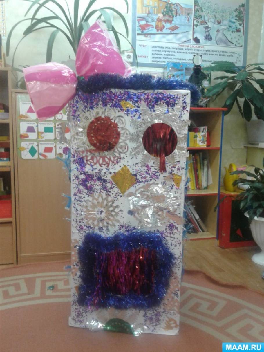 банкомат на новый год в детском саду. новогодний утренник живой мешок. новогодний банкомат к утреннику сюрпризный момент. чудо аппарат на новогоднем утреннике. сюрпризный момент с подарками на новогоднем утреннике в детском саду.