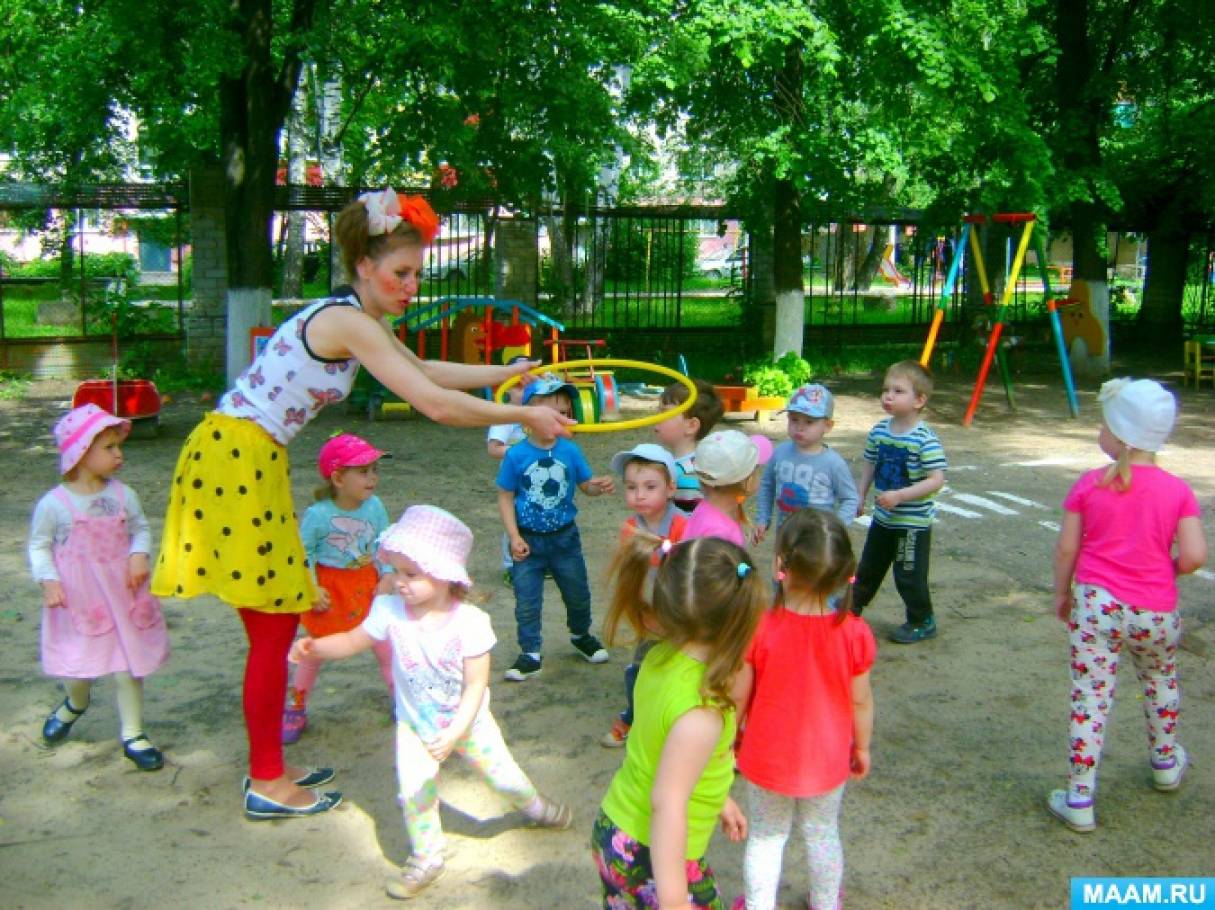 Праздники и развлечения в доу. Летние развлечения в детском саду. Развлечения летом в детском саду. Летние забавы в детском саду на улице.