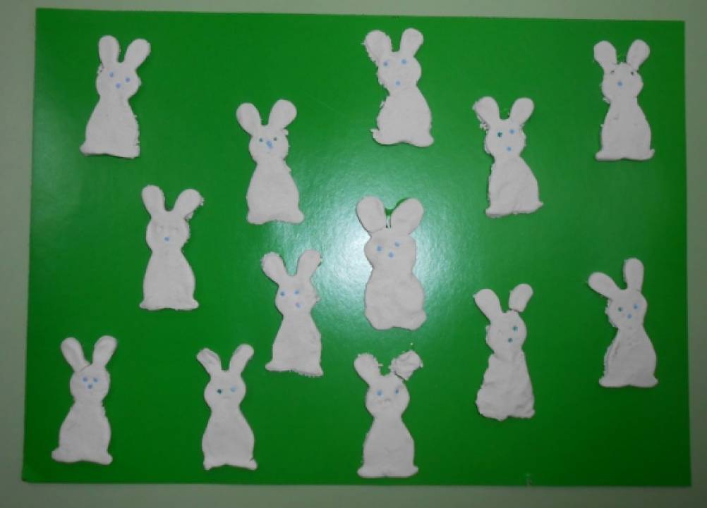 Рисование зайчика младшая группа. Заяц для младшей группы. Рисование зайца в средней группе. Аппликация зайчик в младшей группе. Лепка зайчик в младшей группе.