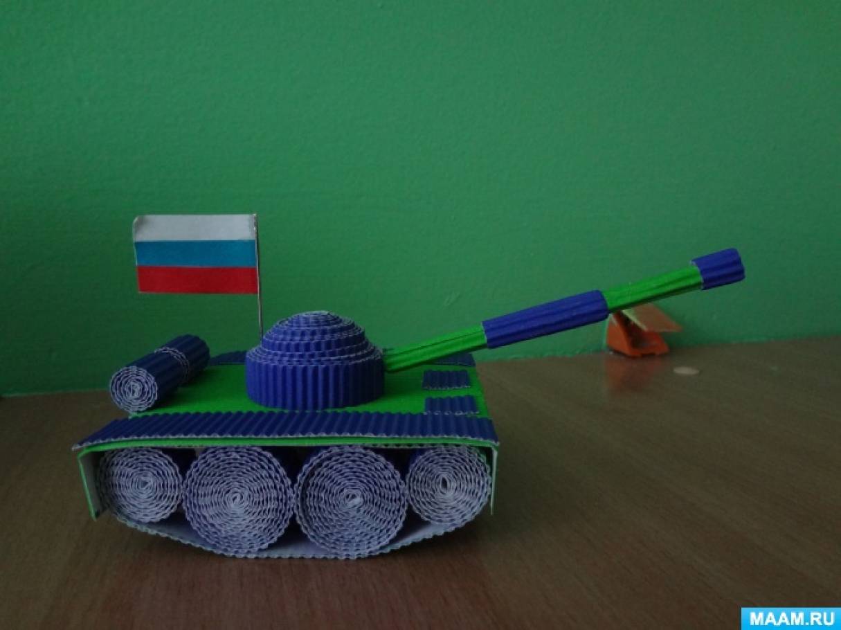 Смотреть фотографию №5 Фото №5 Семья Каролины Соловьевой делали танк методом оригами всей семьей