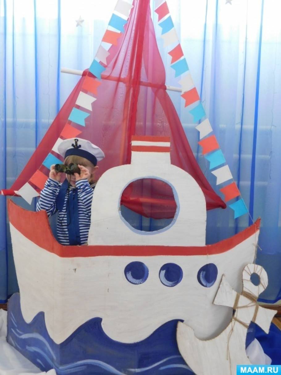 23 фотозона. Фотозона на 23 февраля в детском саду. Морская тематика в детском саду. Морской стиль в детском саду. Корабль декорация для детского сада.