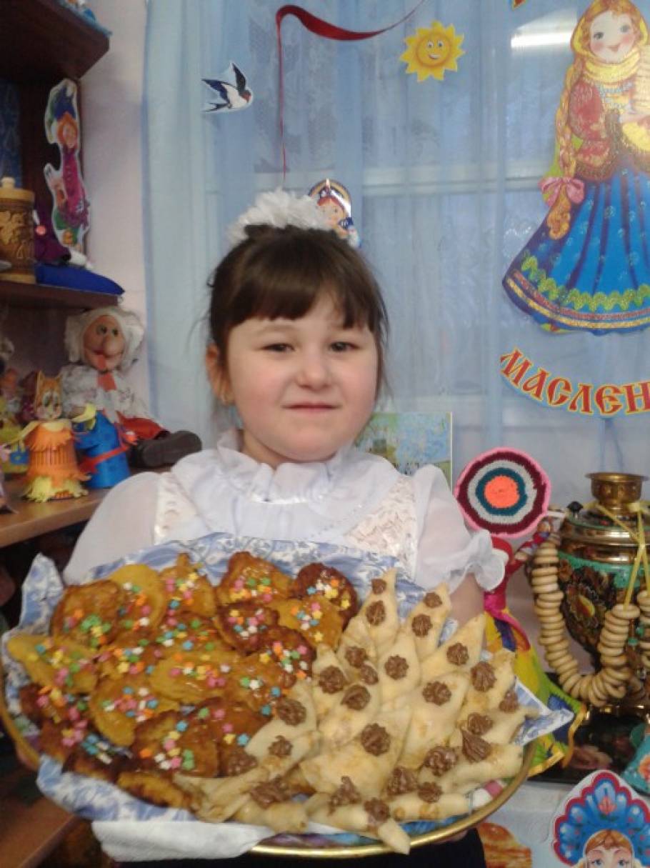Смотреть фотографию №22 Фото №22 а также пополнили праздничный уголок сведениями о родах войск иллюстрациями по теме литературой ну и конечно поделками подарками папам и дедушкам