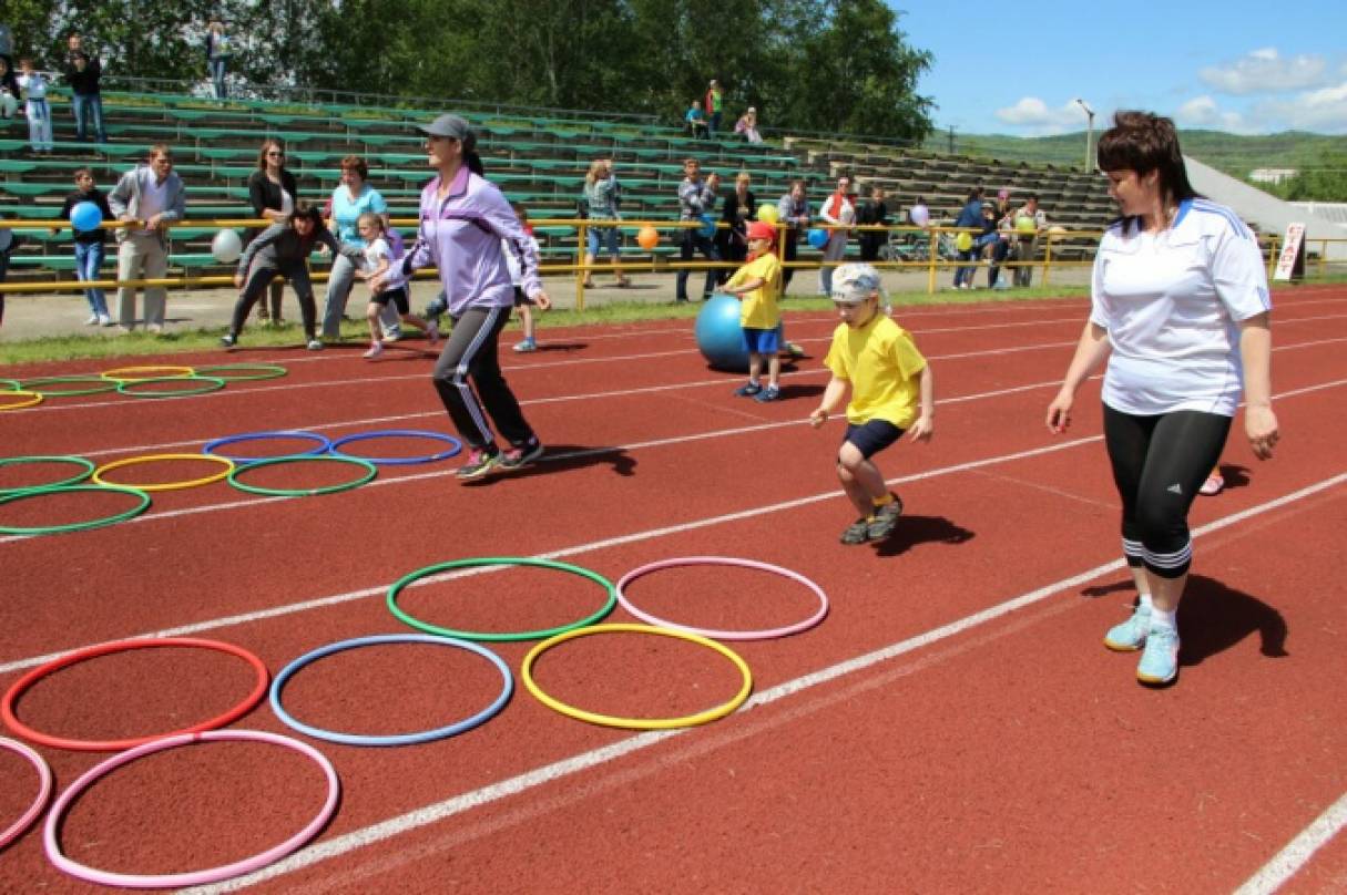 беги зигзагом. беги зигзагом. зигзагообразная линия на схеме. беги зигзагом. прыжки зигзаг.