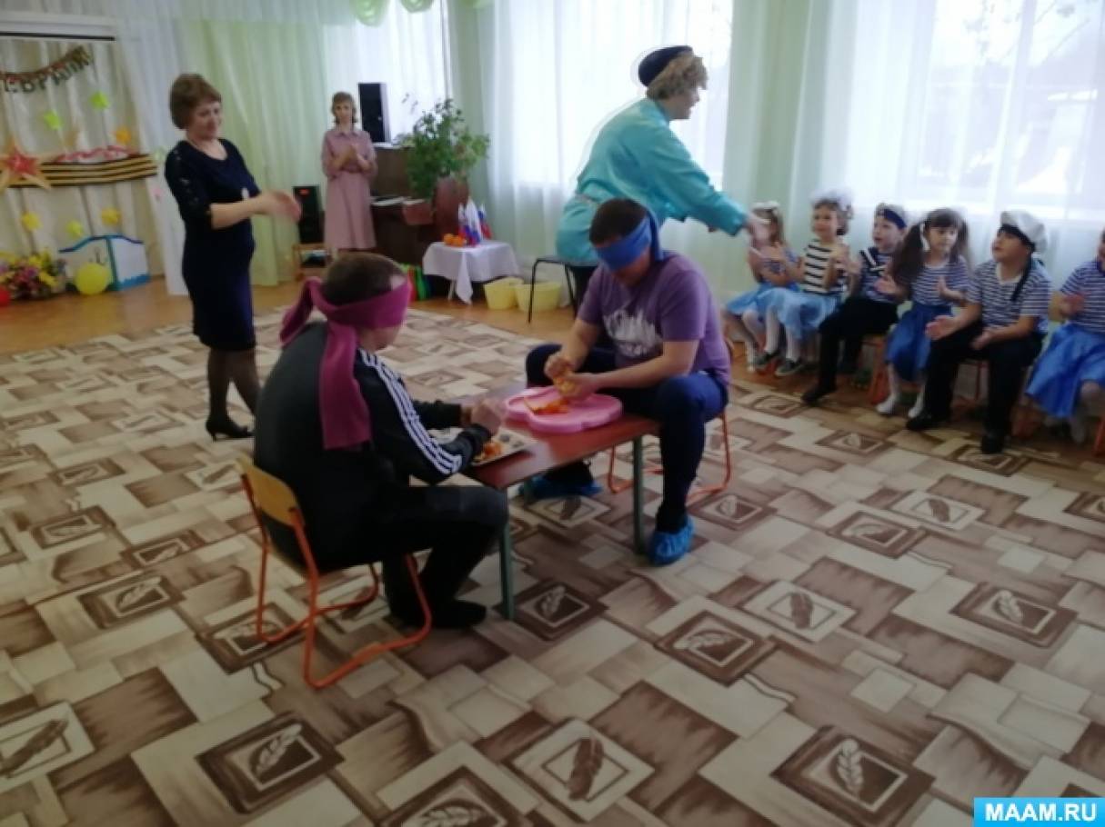 Смотреть фотографию №4 Фото №4 Зал был празднично украшен на стене был изображен салют из атласных лент и разноцветных звёздочек растяжки с поздравлениями